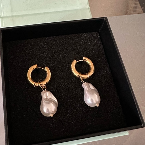 Nwt Minimalist Earrings Elizey Pearl Earrings.  Bundle & save shipping! - Picture 2 of 5